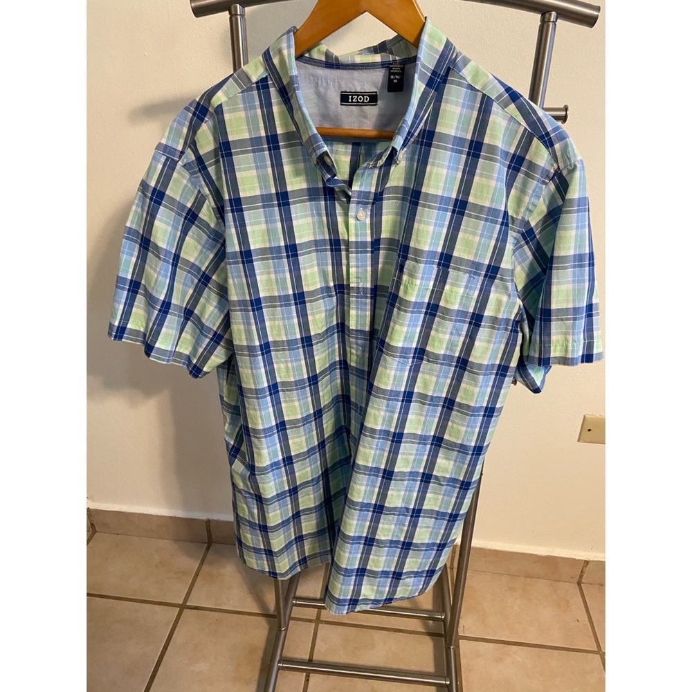 Izod Mens button down shirt short sleeve